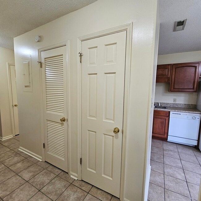 Photo - 1322 Kings Dr