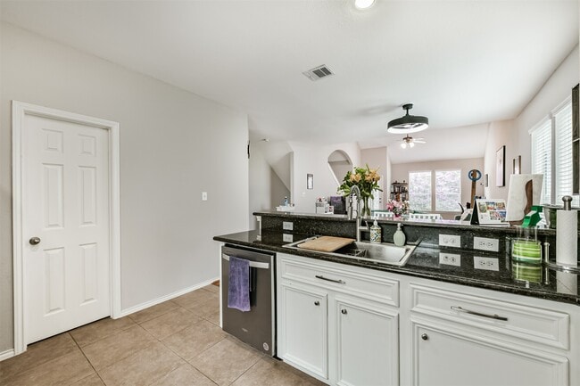 Photo - 1715 Stuart St