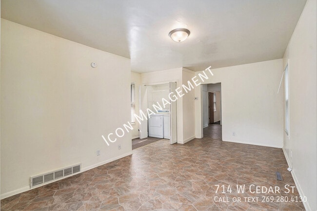 Photo - 714 W Cedar St