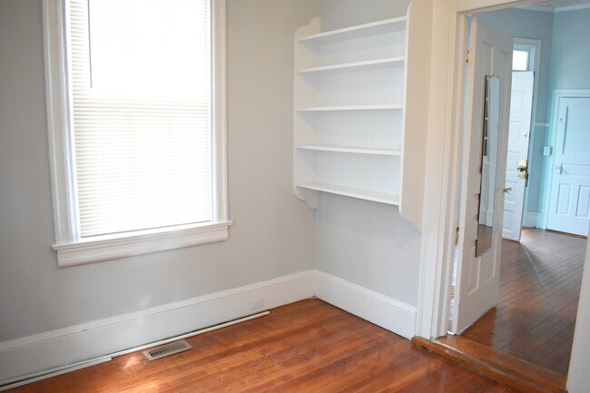 Photo - 1918 Pender Ave Unit A
