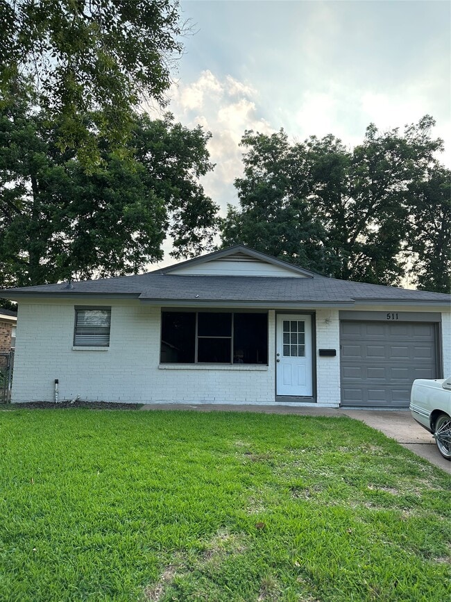 Photo - 511 Guyer St