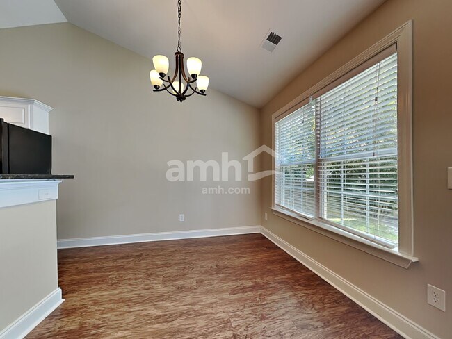 Photo - 323 Carriage Wheel Rd