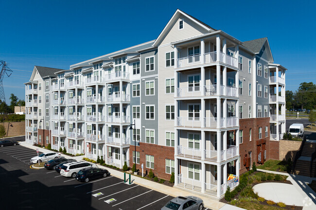 Building Photo - Commonwealth Apartments