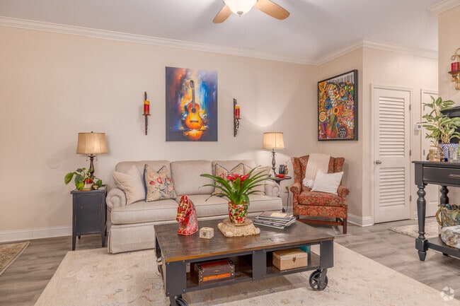 1BR, 1BA - 875SF - Living Room