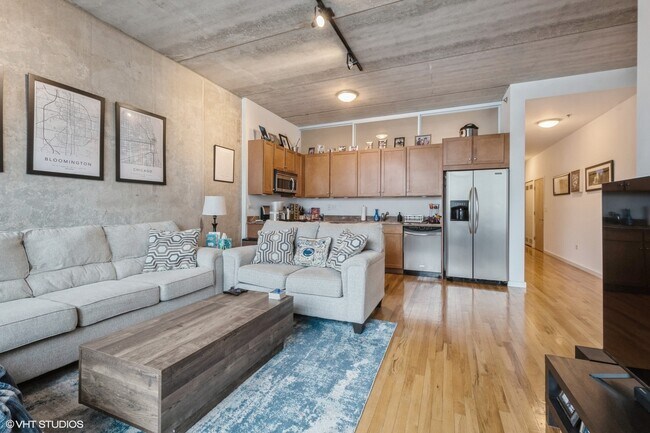 Photo - 630 N Franklin St Unit 1001