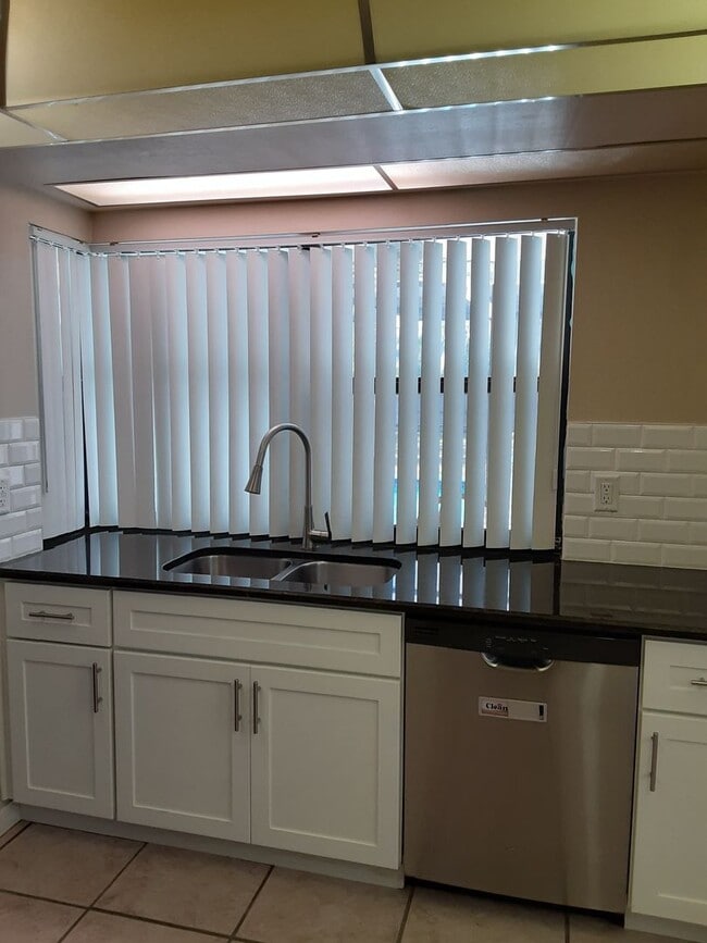 Photo - Split Floor Plan POOL HOME