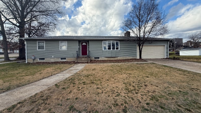 Photo - 1601 N Oak St