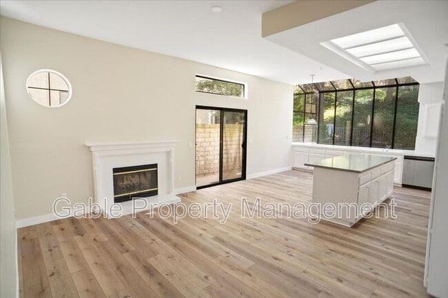 Photo - 25359 Clarke St