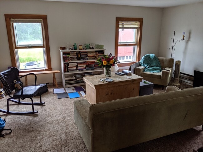 Building Photo - 2022 Danby Rd Unit 4