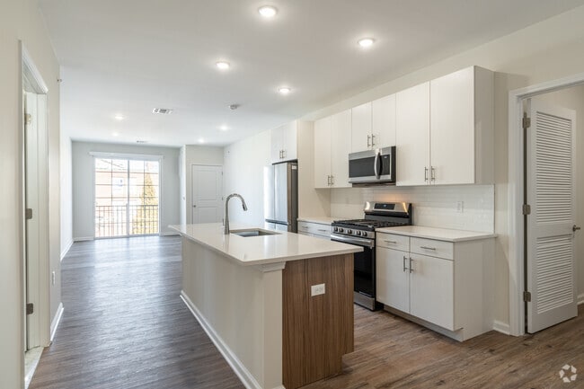 2BR, 2BA - 1,110SF