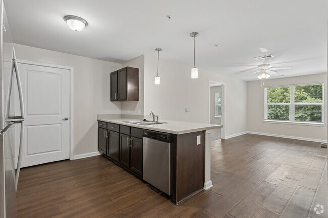 2BR, 2BA - 850SF - Kitchen
