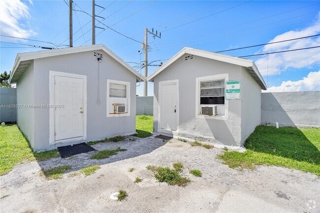 Building Photo - 12101 Everglades St Unit 6 Rental