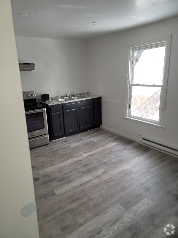Building Photo - 129 Willow St Rental
