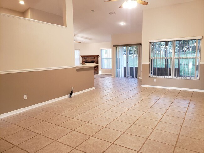 Photo - 1612 Sweetwater W Cir