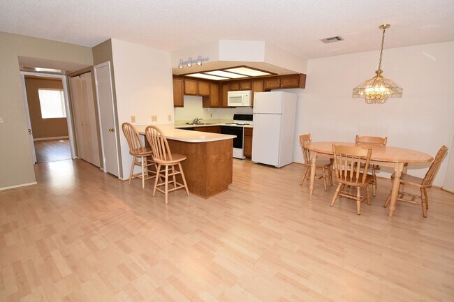 Cozy 2-Bedroom Condo at The Lakes – 2nd Fl... - Cozy 2-Bedroom Condo at The Lakes – 2nd Fl... Unidad 202