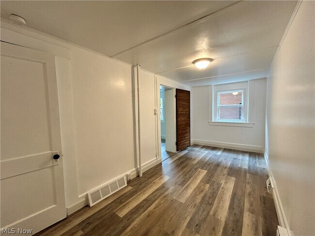 Photo - 102 N 3rd St