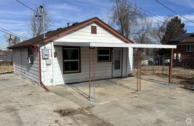 Building Photo - Updated 1 Bedroom 1 Bathroom Ranch Home in...