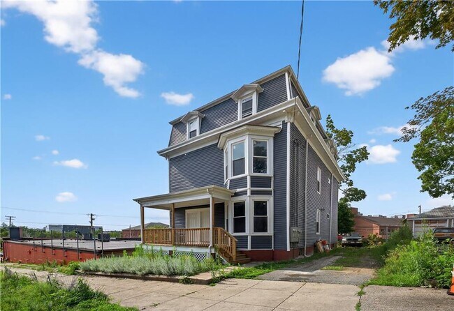 Building Photo - 14 Duncan Ave Rental