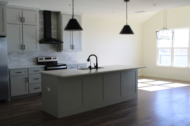 Photo - 129 Middleton Ln