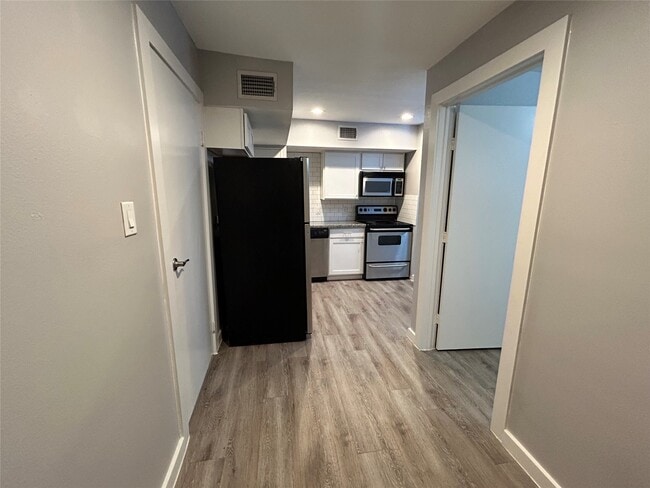 Building Photo - 2807 Beauchamp St Unit 14