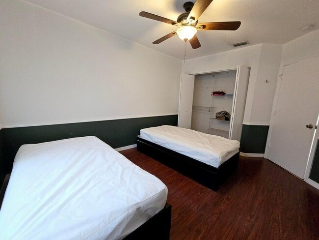 Photo - 205 Leland Ln