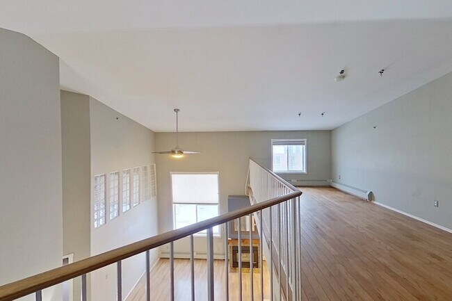 Photo - 10331-106 106 St