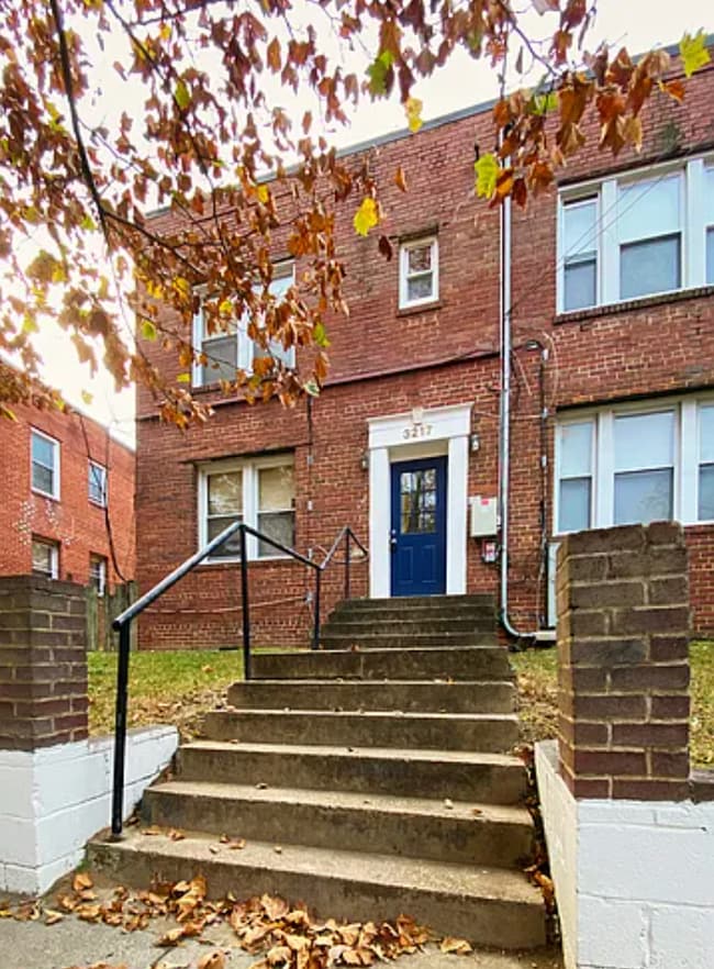 Building Photo - 3217 Dubois Pl SE Unit 1