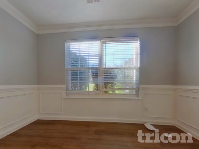 Photo - 878 Crestworth Crossing