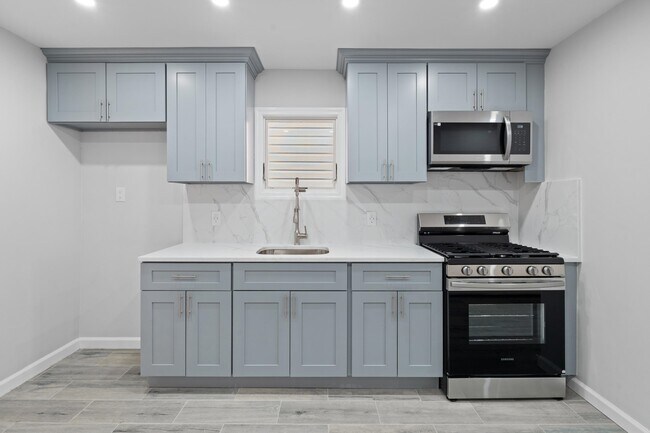 Photo - 144 W 30th St Unit 2