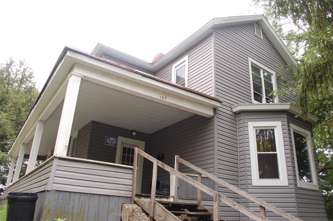 Building Photo - 127 W State St Rental