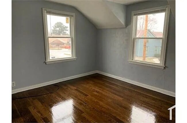 Photo - 2 bed 1 bath duplex $1100/mo