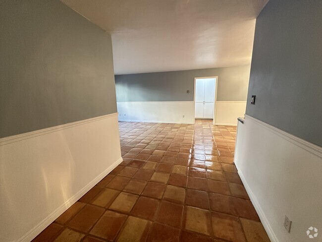 Building Photo - 960 Larrabee St Rental
