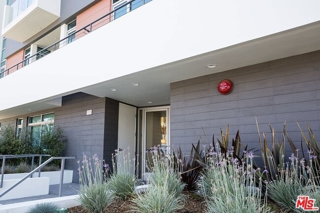Building Photo - 938 Orange Grove Ave