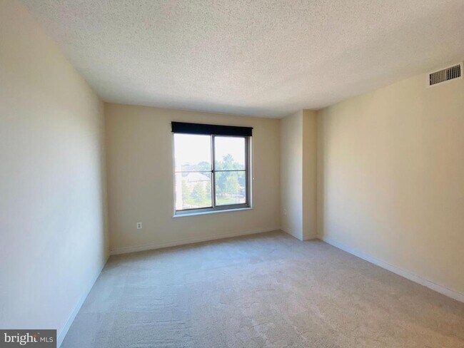 Photo - 820 N Pollard St Unit 507