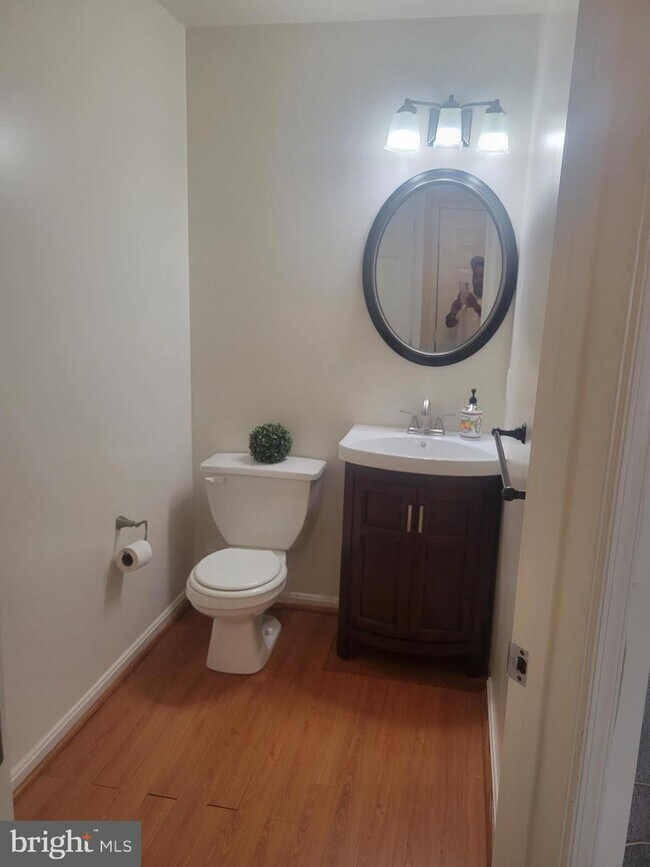 8868 Goose Landing Cir