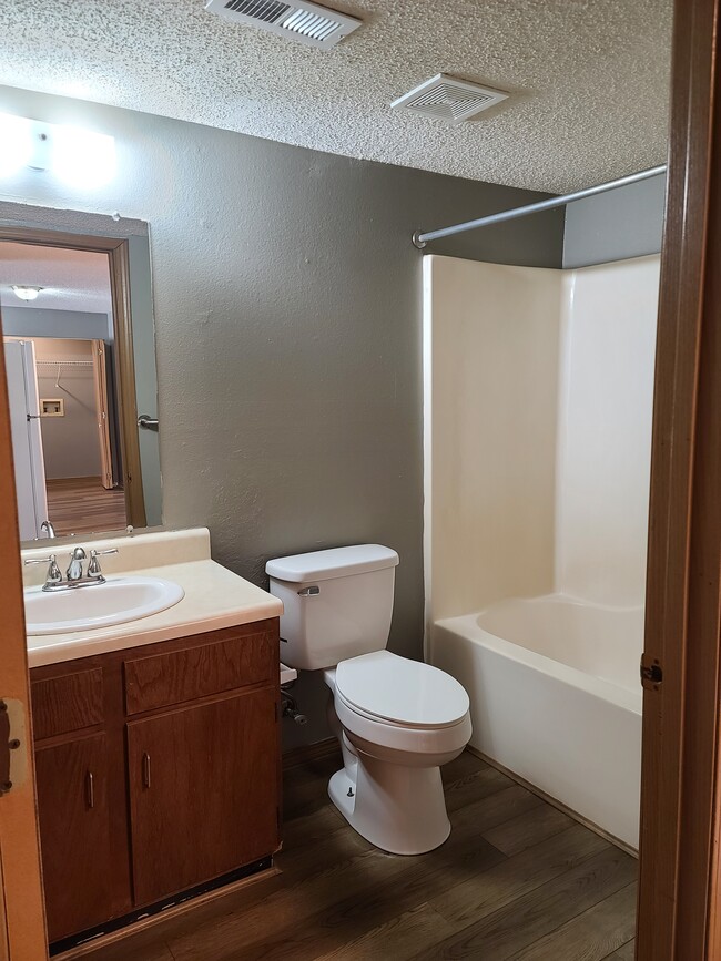 1HAB Baño - White River Mountain Apartments