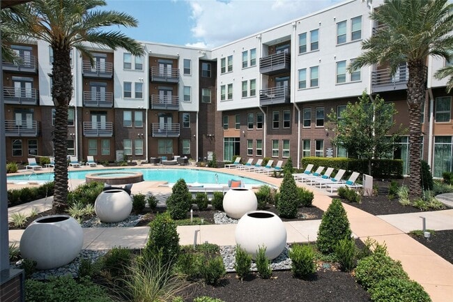 Photo - 23233 Western Centre Dr Unit A1