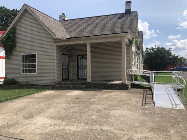 Building Photo - 321 Antioch Pike Rental
