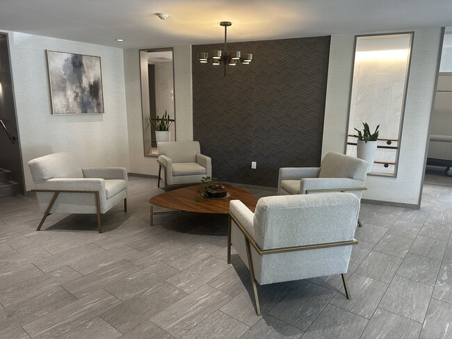 Photo - 1637 Oakwood Dr Unidad S105