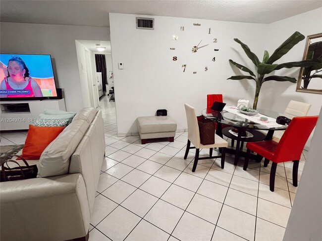 Building Photo - 501 Blue Heron Dr Unit 314-A