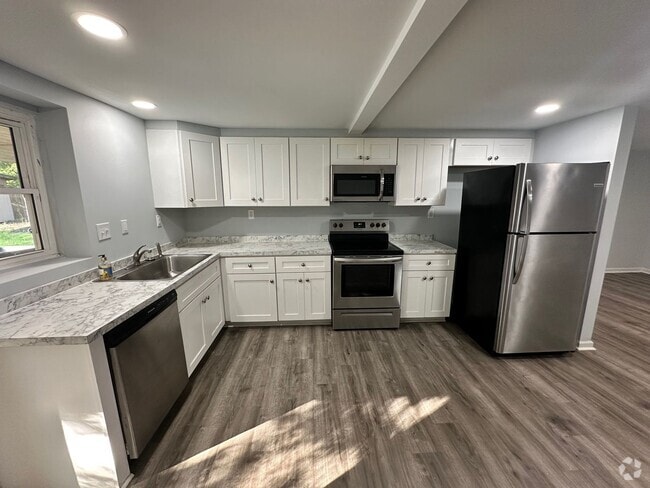 Building Photo - All included 1 bed & 1 Bath apartment. Unit 2700 Edwards # C