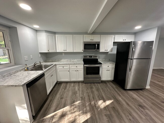 All included 1 bed & 1 Bath apartment. - All included 1 bed & 1 Bath apartment. Unit 2700 Edwards # C
