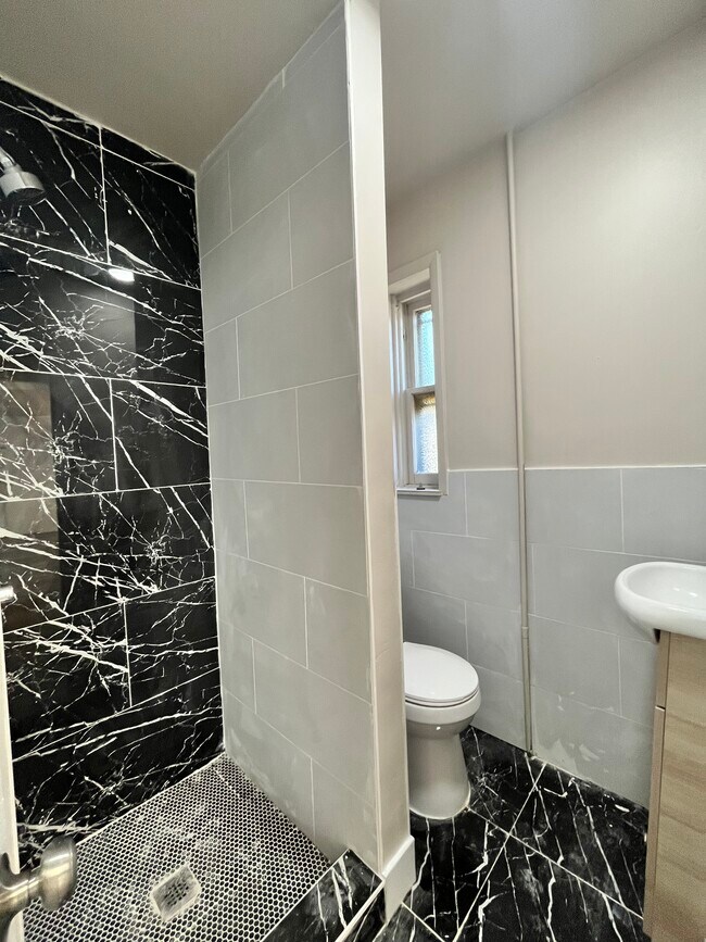 89-91 E 25th St 7 - 90 E 25th St