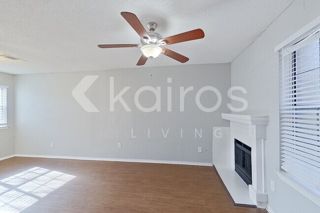 Photo - 832 Courtenay Pl