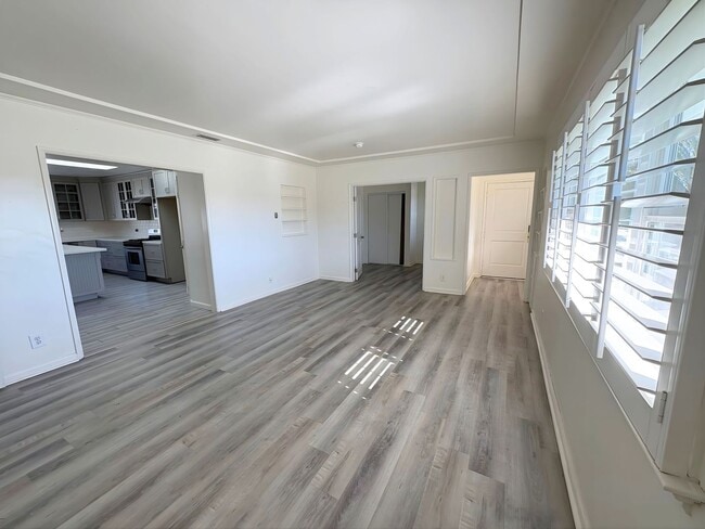 Photo - 587 E Arrow Hwy Unidad 587 E. Arrow Hwy