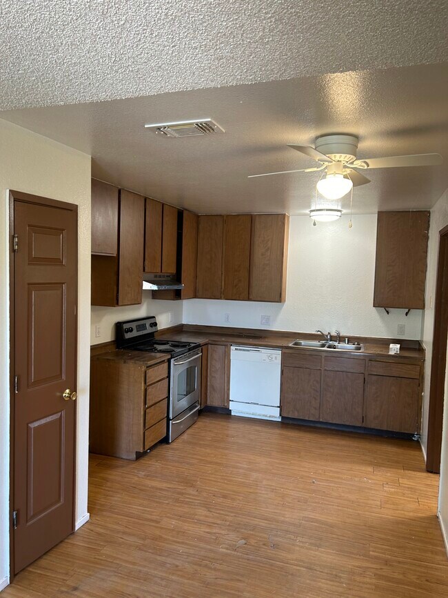 Photo - 2107 Elizabeth St Unidad 2