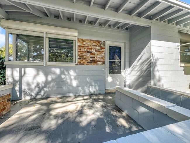 Photo - 1706 Cambridge Dr