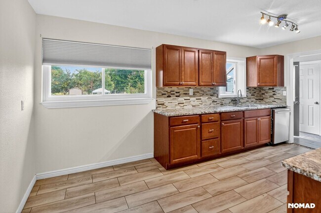 Photo - 340 N Harlan St