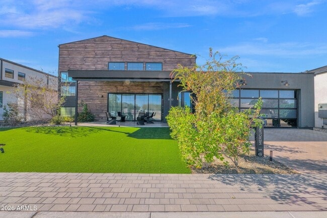 Building Photo - 8430 S 10th Ln