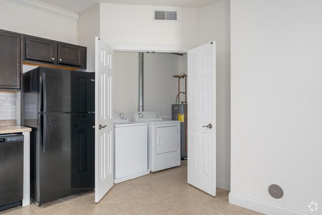 5523 Frostwood Pky 2BR, 2BA - 1,035SF - Laundry